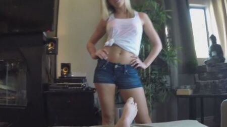 Грудастая сучка делает приятно мужику