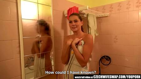 Пацан ебет от первого лица симпатичную подругу с четкими сиськами