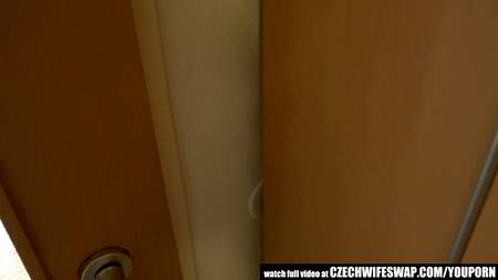 Пацан ебет от первого лица симпатичную подругу с четкими сиськами