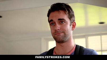 Парнишка усердно ебет жёнушку своего отца