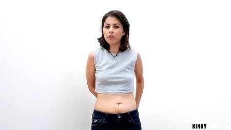 Девушка с волосатой пиздой оргазмирует на хую ухажера