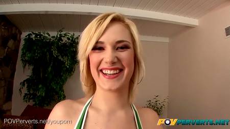 Грудастая краля получила оргазм от мощного фаллоса мужика