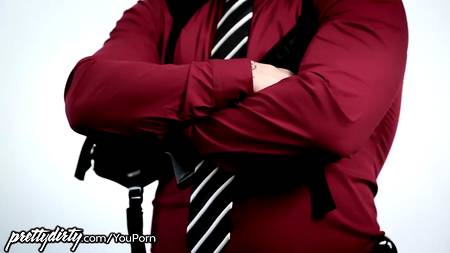 Молодые девки послушно дают двум мужикам в незабываемой оргии