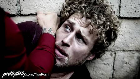 Молодые девки послушно дают двум мужикам в незабываемой оргии