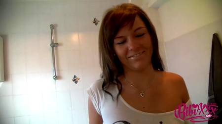 Возбудившаяся от фалоэмитатора блонда решилась отдаться в задницу