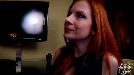 Рыжая сучка захотела анилингус перед тем как дать себя трахнуть