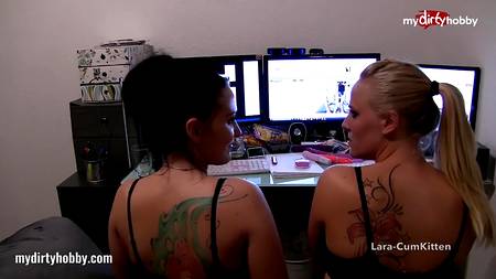 Лысый здоровяк удовлетворяет нимфоманок большим членом