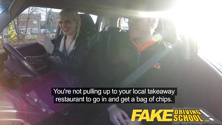 Инструктор по вождению наградил ученицу добротной порцией спермы