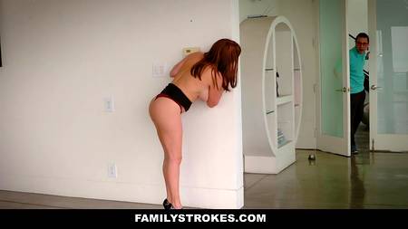 Красивые лесбиянки испытали одновременный оргазм в позе 69