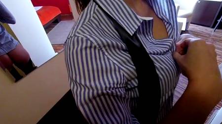 Кинул палку стройной девушке  и снял это на видеокамеру