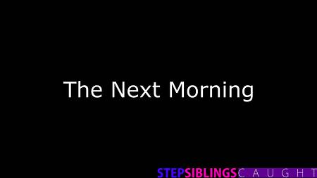 Голенькая девчонка с радостью запрыгнула в постель к пареньку