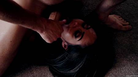 Пышногрудая зрелая сучка запрыгнула на болт накаченного самца