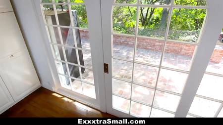 Попросила соседа трахнуть ее в жопу
