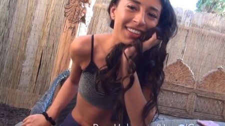 Пацан снимает крупным планом как ебет кудрявую брюнетку