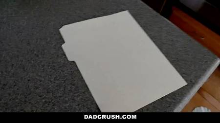 Стрельнул спермой на красивое лицо блонды