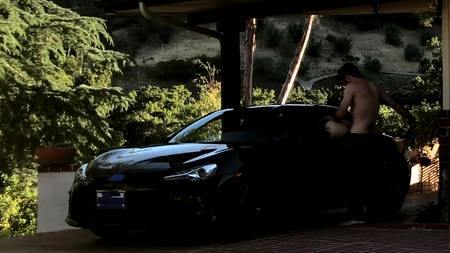 Наклонившаяся раком подруга дает себя драть возле спортивного автомобиля