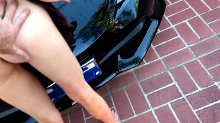 Наклонившаяся раком подруга дает себя драть возле спортивного автомобиля