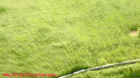 Красиво оттраханная Mandy Flores проглотила камшот зрелого приятеля