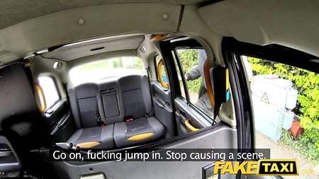 Удачный пикап водителя оправдался сексом в машине