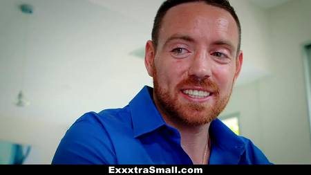 Уверенно оттрахал двух сучек и кончил им на мордашки