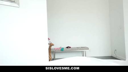 Удачно подкатил к жопастой девчонке с торчащим елдаком