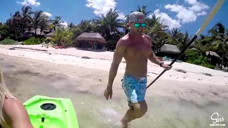 Johnny Sins ебет на курорте жопастую блонду с узенькой вагиной