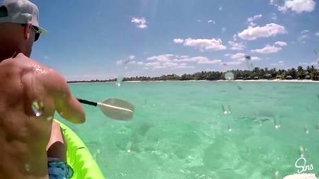 Johnny Sins ебет на курорте жопастую блонду с узенькой вагиной