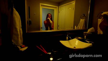 Агент наполнил ротик густой спермой пришедшей на кастиг девке