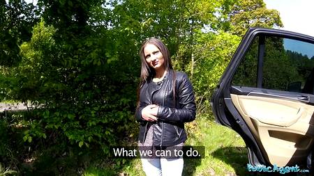 Наградила паренька своим телом прямо на улице за удачный пикап