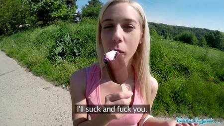 Запикапил молоденькую блонду на минет в кустах