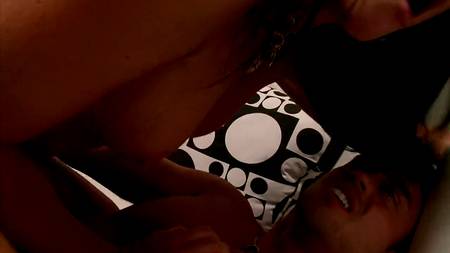 Крепкий парняга отжарил сексуальную милфу с настоящими сиськами