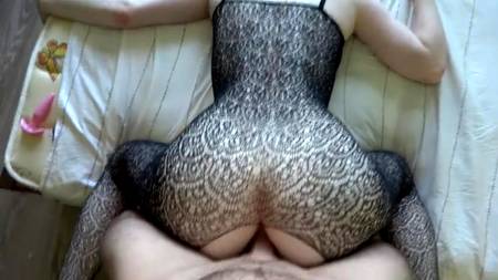 Оттраханная промеж ягодиц цыпочка заслужила мощный камшот