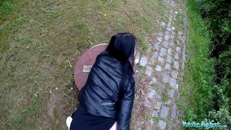 Заплатил за секс на улице с жопастой молодой давалкой