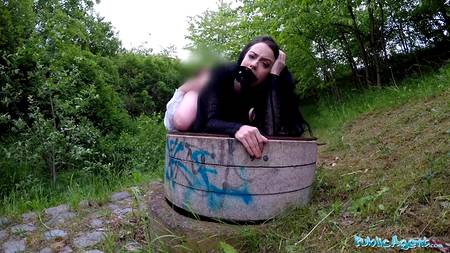 Заплатил за секс на улице с жопастой молодой давалкой