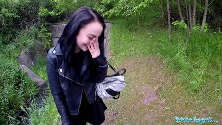 Заплатил за секс на улице с жопастой молодой давалкой