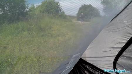 Самец присунул на природе грудастой брюнетке Anissa Kate