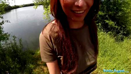 Самец присунул на природе грудастой брюнетке Anissa Kate