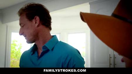 Зрелый мужчина оприходовал молодую подругу жены