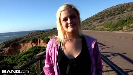 Пацан сношает розовую щелку запикапленной светловолосой молодухе