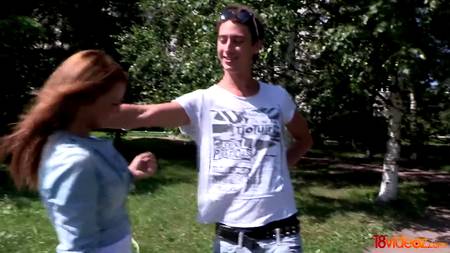 Парнишка раскрутил русскую подругу отдаться у него в квартире