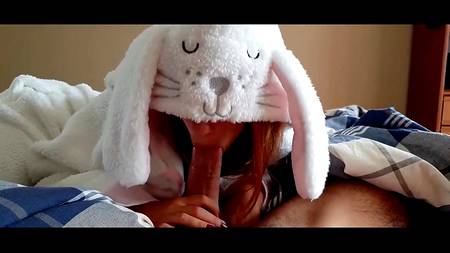 Красивая рыжеволосая телка отдалась в попку в домашнем порно