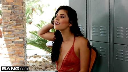 Шикарная латинка скачет на хую симпатичного любовника