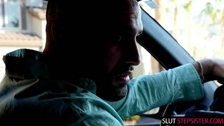 Удовлетворенный хахаль обкончал натуральные сиськи горячей уборщицы