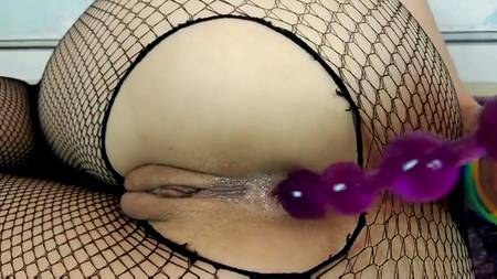 Растянул очко жопастой рыжеволосой кобылке в домашней атмосфере