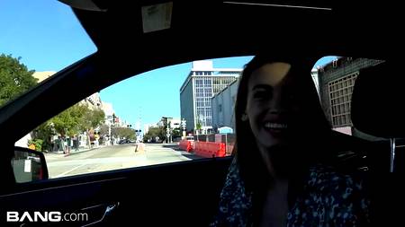 Худенькая девушка проглотила камшот удовлетворенного еблей самца