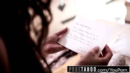 Лысый качок накачал влагалище спермой удовлетворенной сучке