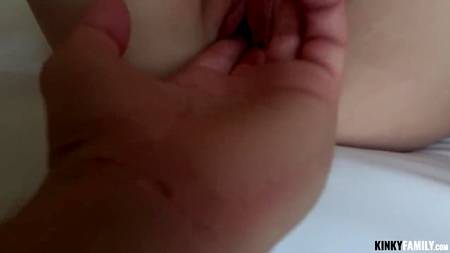 Разбудил членом миниатюрную телку с красивой мордашкой