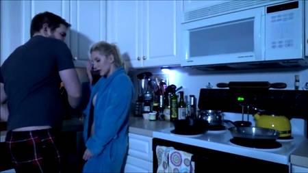 Парочка ебется по всей квартире в качественной домашней порнухе