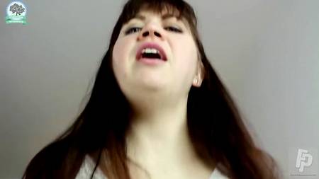 Муж трахнул свою женушку на кухне и кончил ей во внутрь