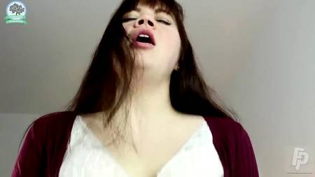 Муж трахнул свою женушку на кухне и кончил ей во внутрь